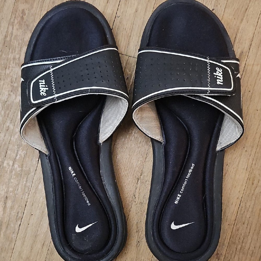Nike Women's Black and White Slide Sandals